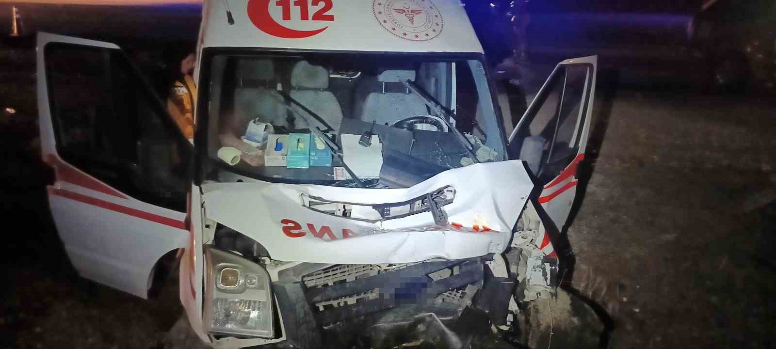 ambulans traktore arkadan carpti 4 yarali 8