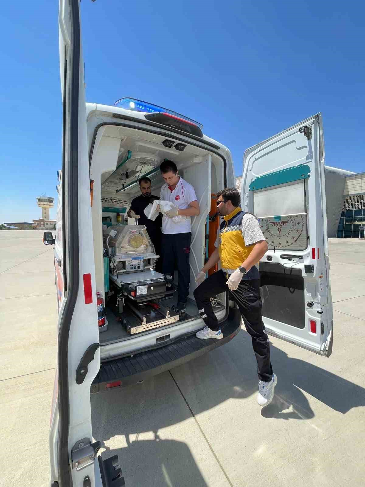 Ambulans uçak 14 günlük bebek için Mardin’den havalandı 4 ambulans ucak 14 gunluk bebek icin mardinden havalandi 0 R37rX4GY