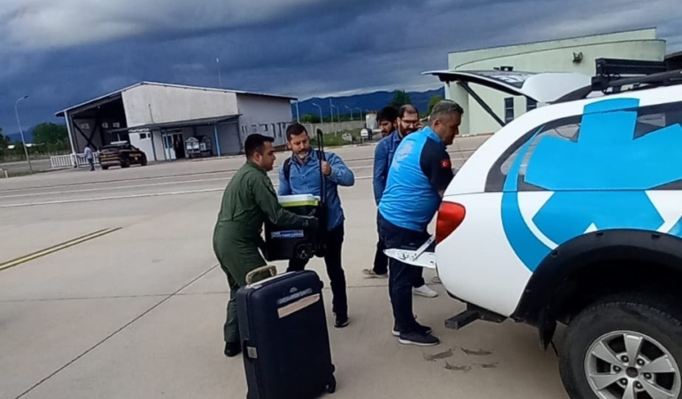 ambulans-ucakla-samsundan-ankaraya-1-karaciger-ve-2-bobrek-grefti-ulastirildi-yDDK8xBp.jpg