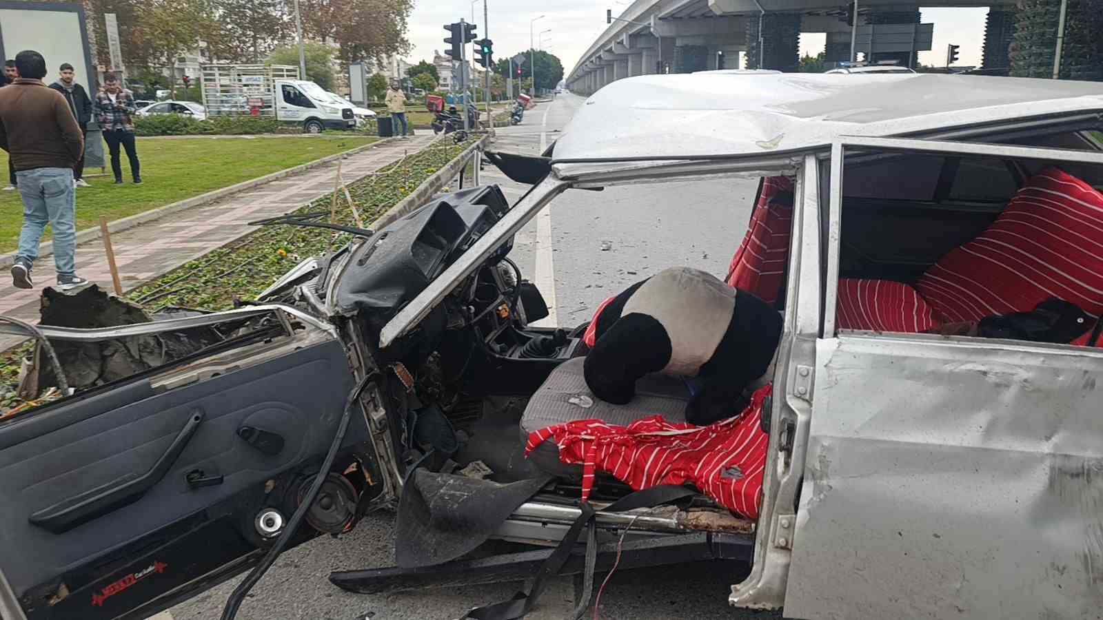 Ambulansa yol verme kazasında ortalık savaş alanına döndü, kaza anı güvenlik kamerasına yansıdı 12 ambulansa yol verme kazasinda ortalik savas alanina dondu kaza ani guvenlik kamerasina yansidi 8 ibnObwl5