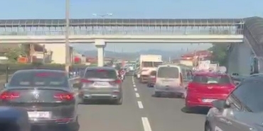 ambulansa-yol-vermek-icin-fermuar-sistemini-uyguladiyar-I3kqIQR5.jpg