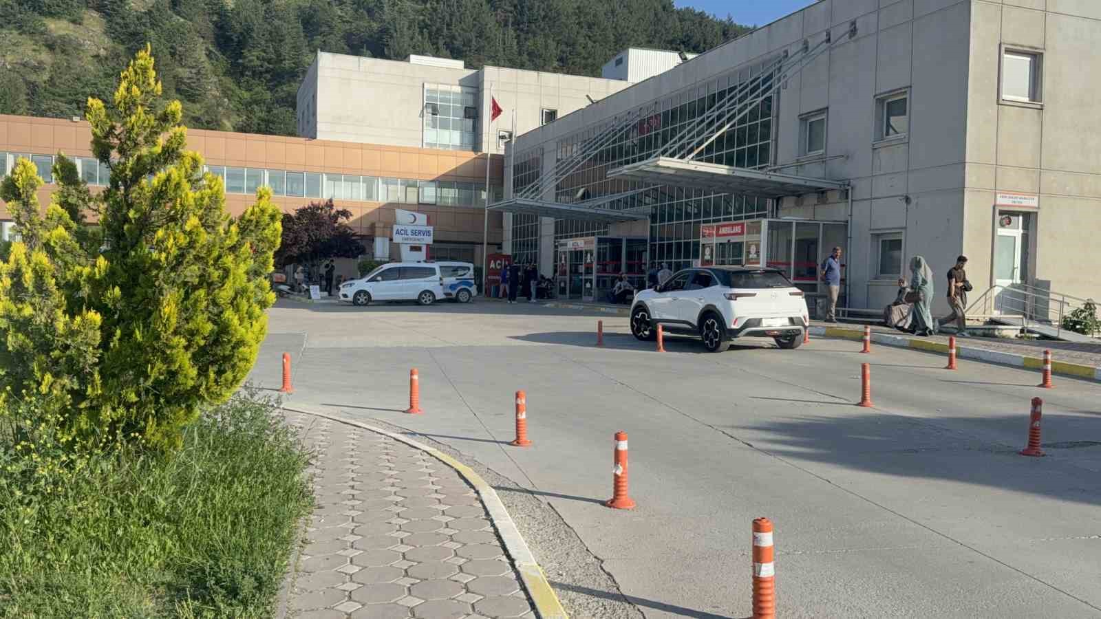 Amca oğulları arasındaki alacak verecek tartışması kanlı bitti: 1 ölü, 3 yaralı 7 amca ogullari arasindaki alacak verecek tartismasi kanli bitti 1 olu 3 yarali 3 I61vJMz6