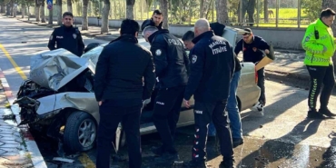 amcasinin-aracini-izinsiz-aldi-kacarken-kaza-yapti-7VJ2BcHk.jpg