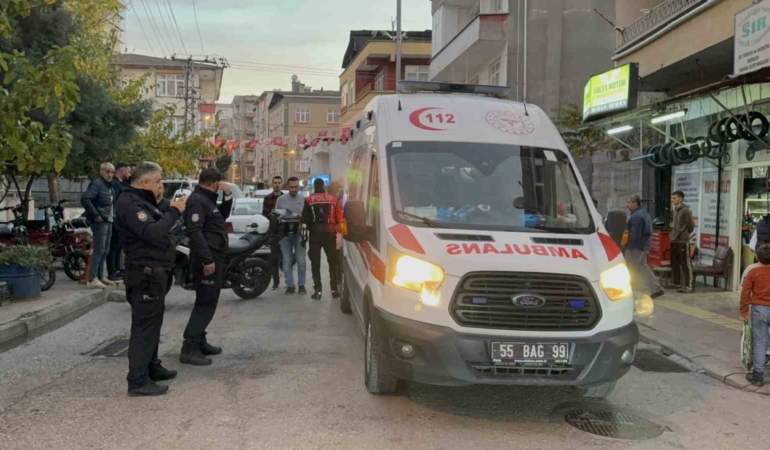 amcasinin-bicakli-saldirisinda-yaralandi-ZEApsiij.jpg