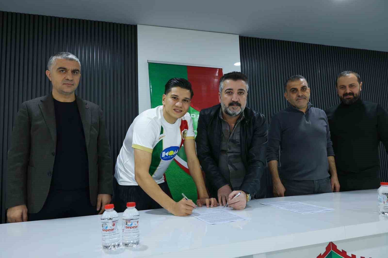 amed sportif faaliyetler atakan mujdeyi kadrosuna katti 1 wPRXj3mX