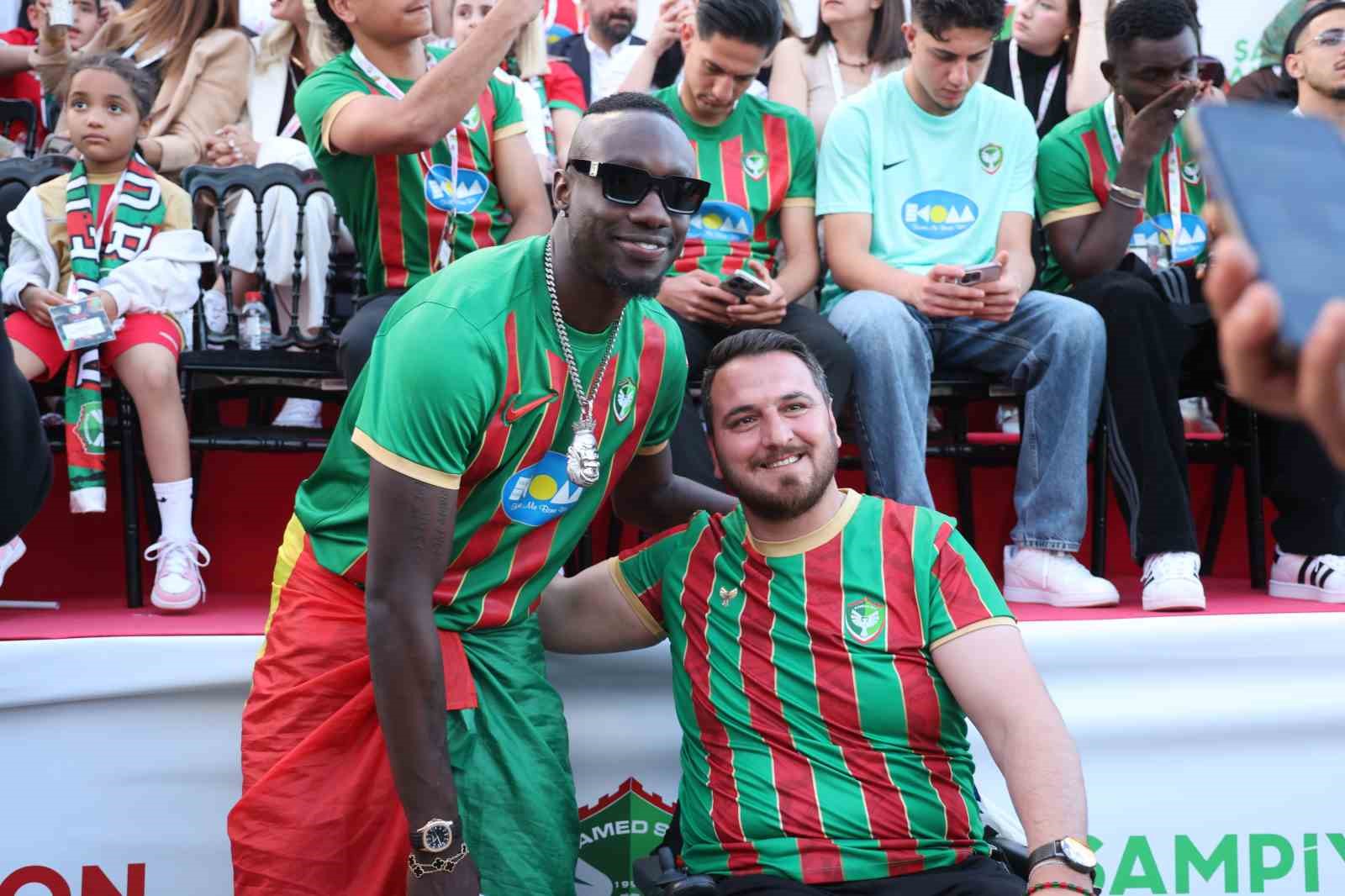 Amed Sportif Faaliyetler kupayı kaldırarak şampiyonluğu kutladı 18 amed sportif faaliyetler kupayi kaldirarak sampiyonlugu kutladi 14 ebbPGVbW