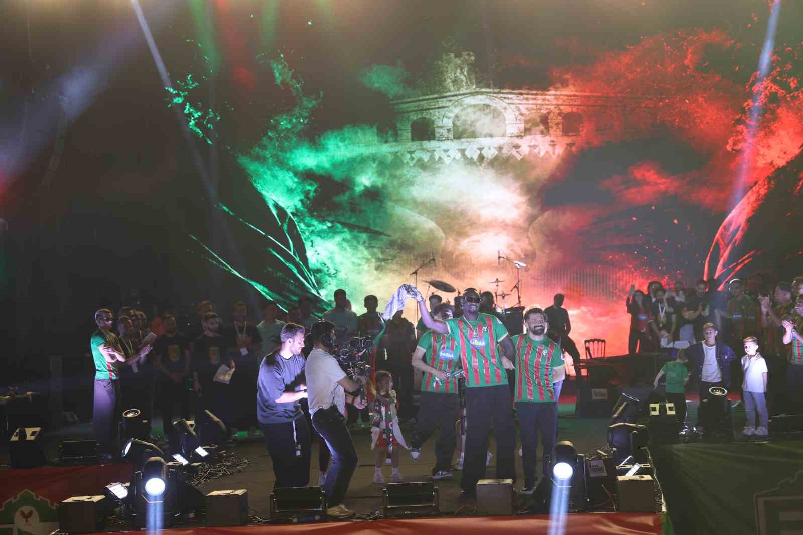 Amed Sportif Faaliyetler kupayı kaldırarak şampiyonluğu kutladı 13 amed sportif faaliyetler kupayi kaldirarak sampiyonlugu kutladi 9 Ayu8wIvb