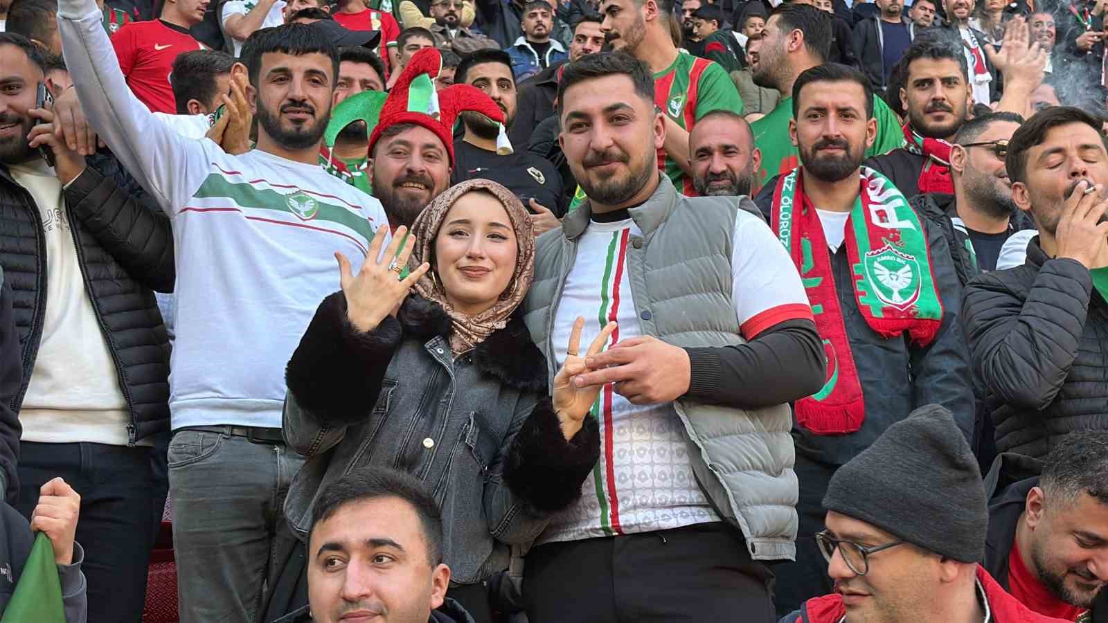 amed sportif faaliyetler maci oncesi tribunde surpriz teklif 2 D3tOwG7W