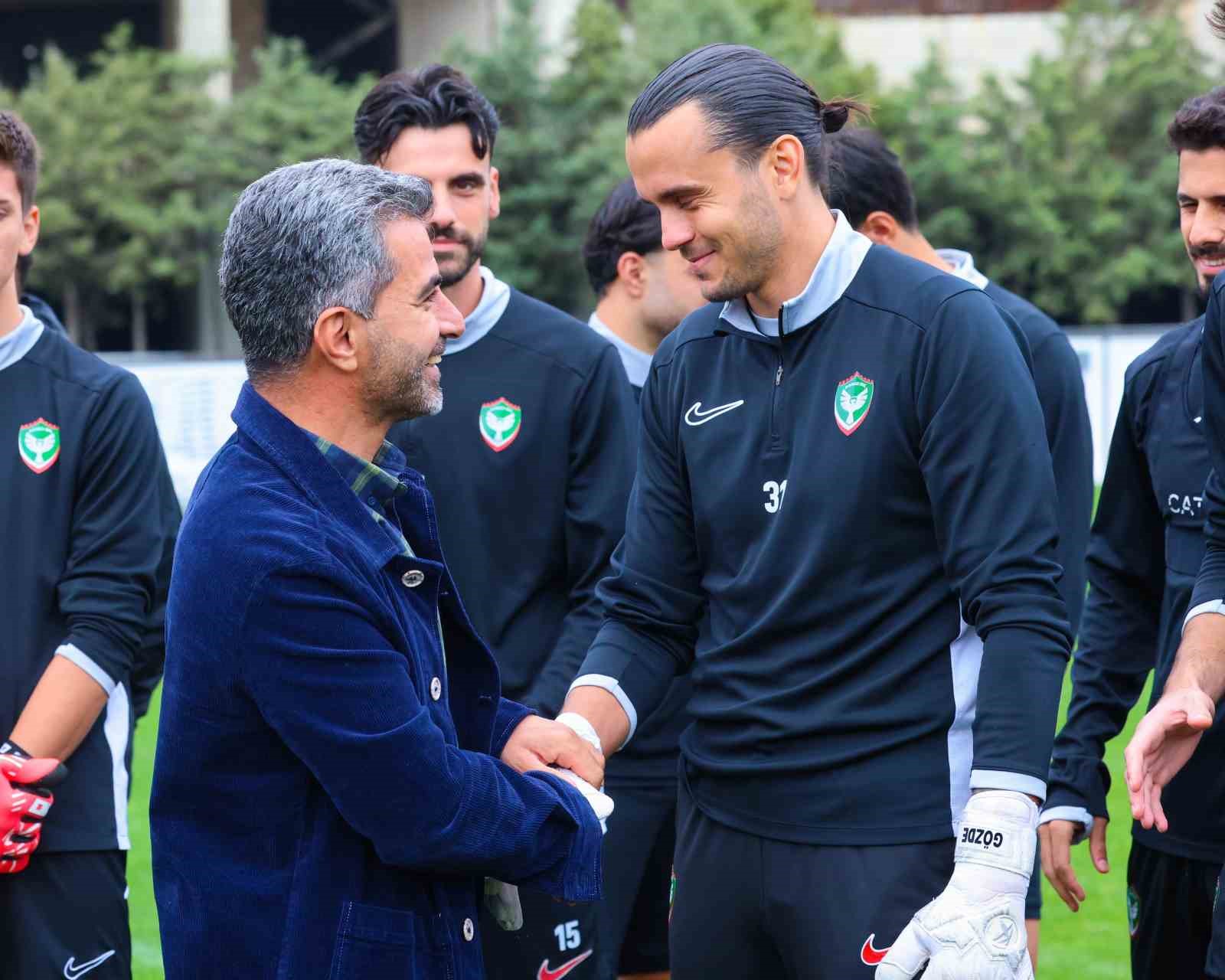 amed sportif faaliyetlerin yeni baskani takimi ziyaret etti 0 dHDXFycc
