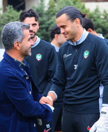 amed-sportif-faaliyetlerin-yeni-baskani-takimi-ziyaret-etti-j4xGd8iF.jpg