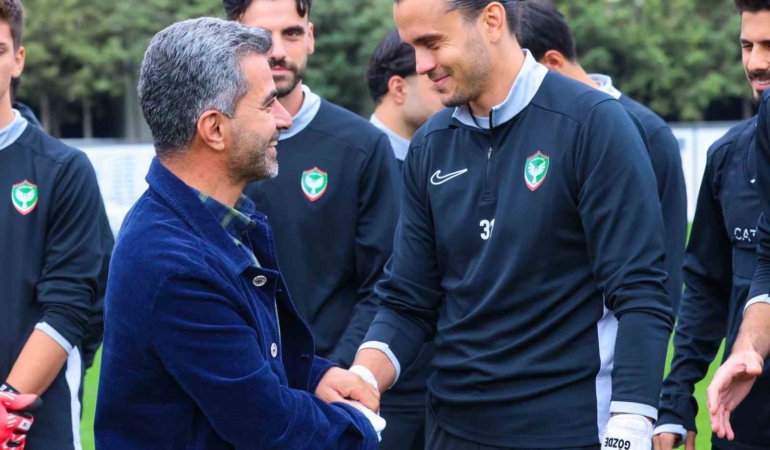 amed-sportif-faaliyetlerin-yeni-baskani-takimi-ziyaret-etti-j4xGd8iF.jpg