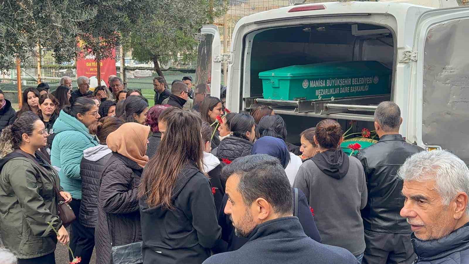 ameliyat yaptigi sirada kalp krizi geciren doktor hayatini kaybetti 2 1su77Cpm