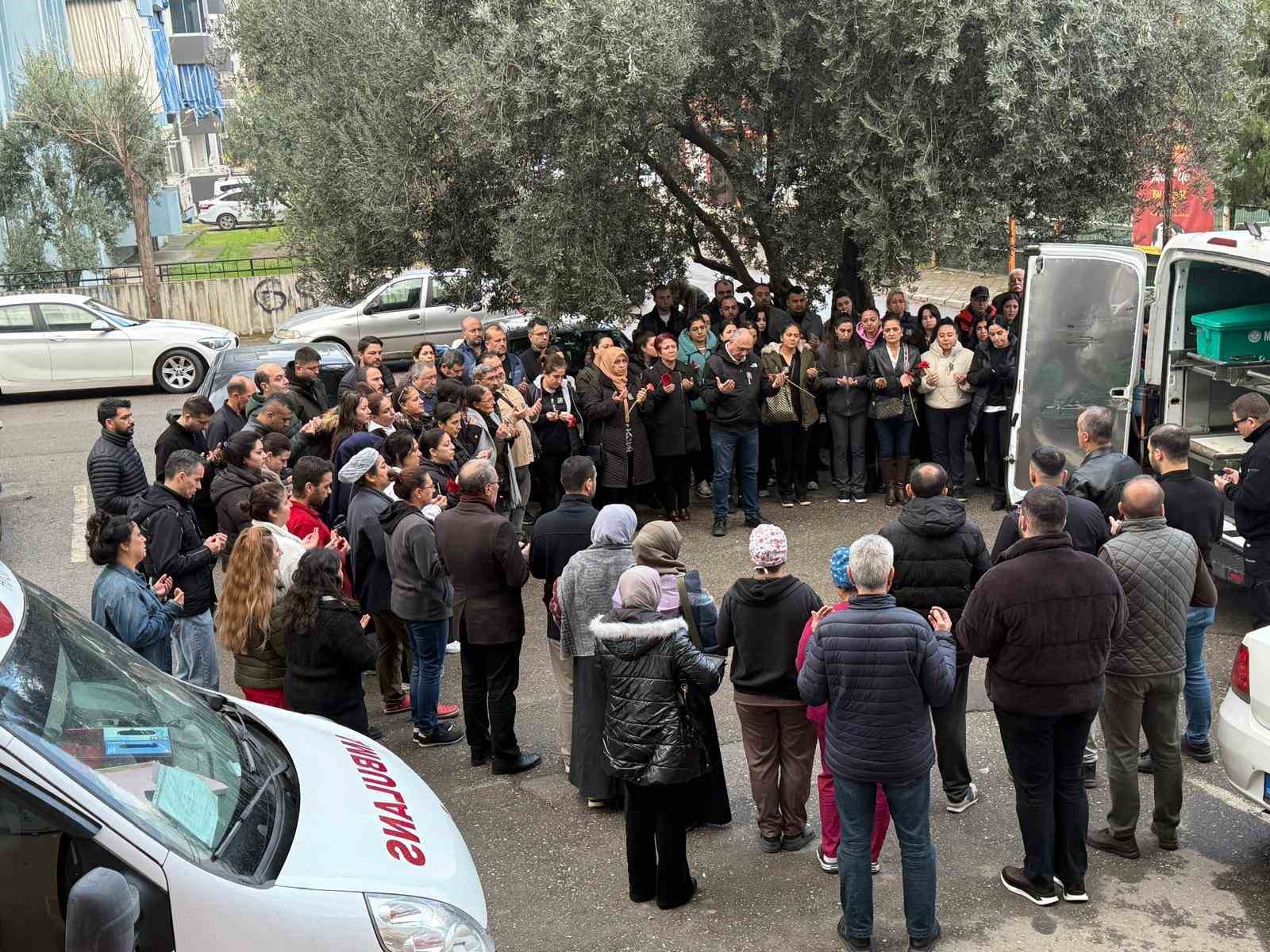 ameliyat yaptigi sirada kalp krizi geciren doktor hayatini kaybetti 3 4iqmkKUF