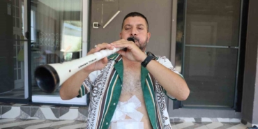 ameliyattan-cikan-hasta-solunum-egzersizini-zurnasi-ile-yapti-lMECOUPZ.jpg
