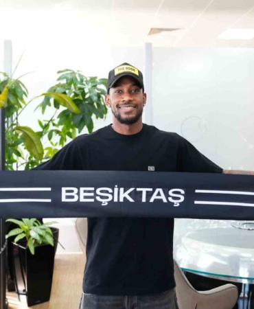 amir-murillo-besiktasin-ilk-panamali-futbolcusu-oldu-smCaq4Rk.jpg