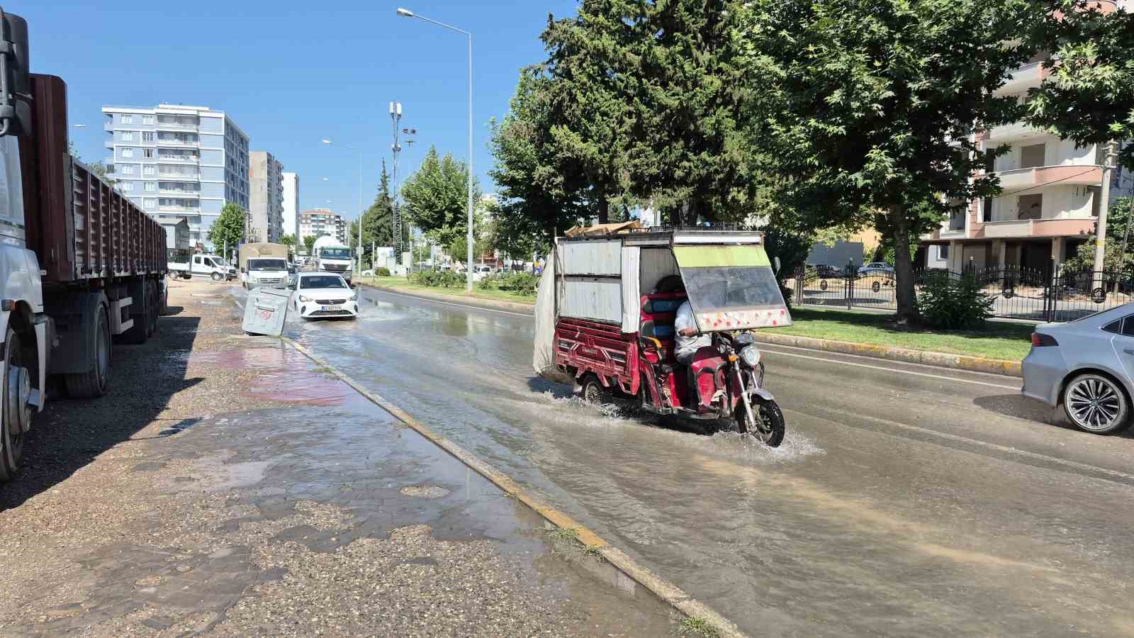 ana sebeke borusu patladi yol gole dondu 2 ROiLEdLJ