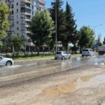 ana-sebeke-borusu-patladi-yol-gole-dondu-z38M7bS3.jpg