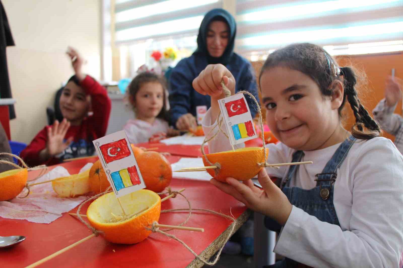 Ana sınıfında portakallar kuşlar için yemlik ve yuvaya dönüştü 6 ana sinifinda portakallar kuslar icin yemlik ve yuvaya donustu 2 LH7ZwYF7