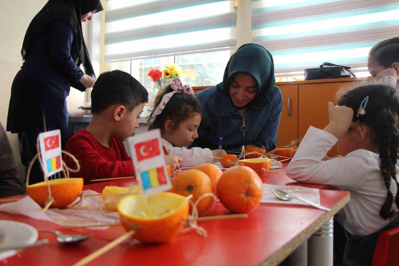 Ana sınıfında portakallar kuşlar için yemlik ve yuvaya dönüştü 8 ana sinifinda portakallar kuslar icin yemlik ve yuvaya donustu 4 6HadqYg4