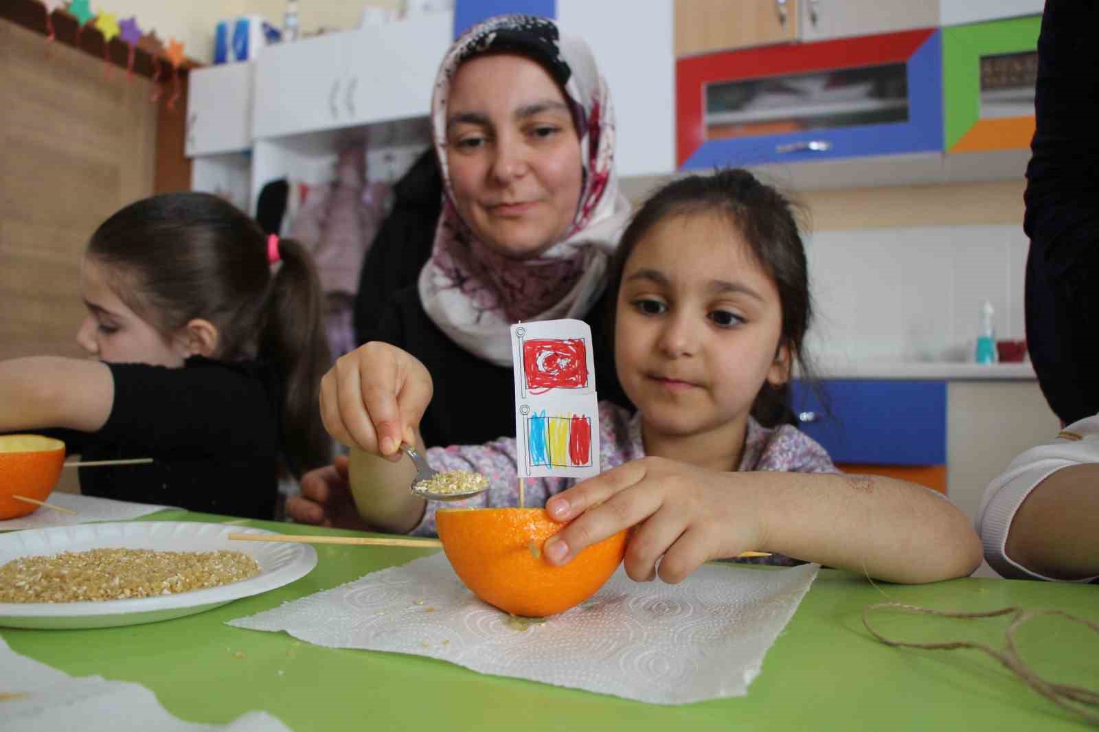 Ana sınıfında portakallar kuşlar için yemlik ve yuvaya dönüştü 9 ana sinifinda portakallar kuslar icin yemlik ve yuvaya donustu 5 6937DLfR
