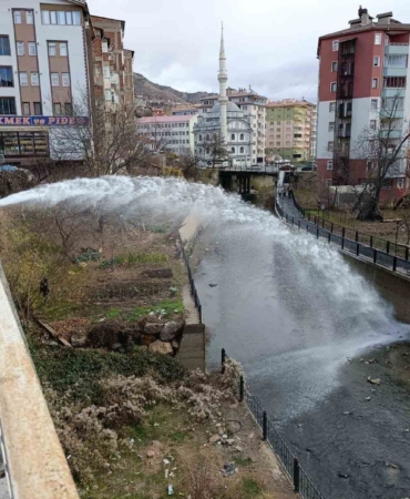 ana-su-hattindaki-tonlarca-su-harsit-cayina-akti-Sc6CYqOi.jpg