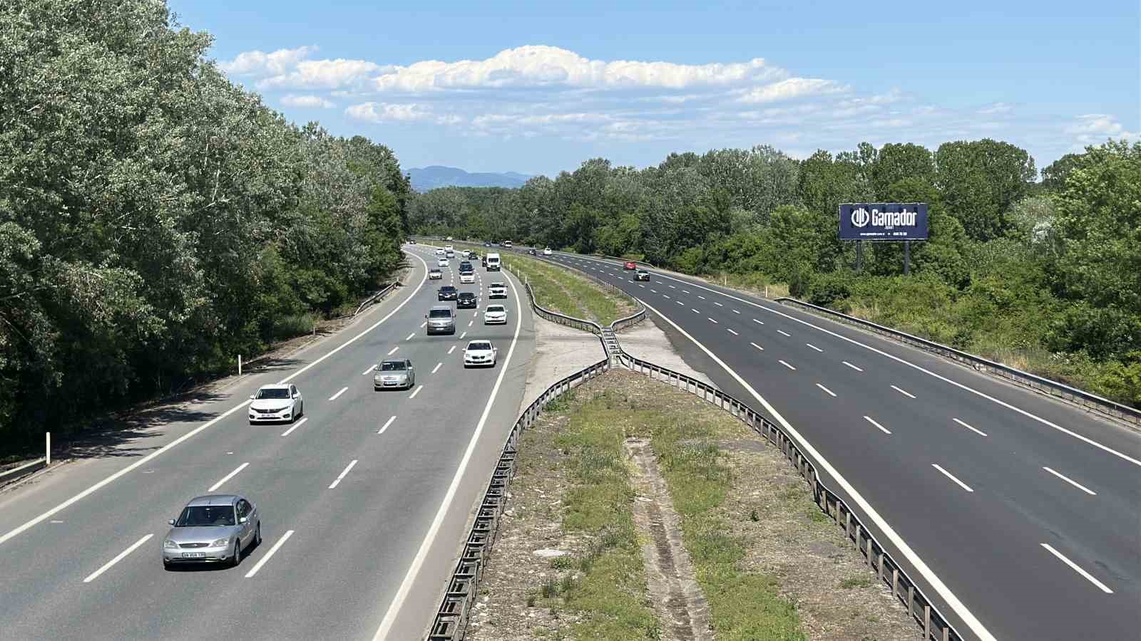anadolu otoyolu sakarya gecisinde trafik havadan goruntulendi 1 4t9UkPJf
