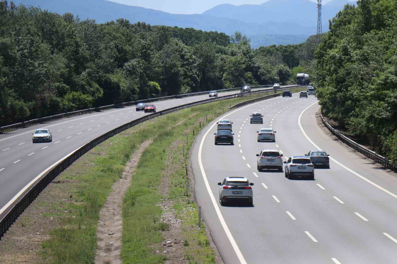 anadolu otoyolu sakarya gecisinde trafik havadan goruntulendi 2 rlu7UYvs