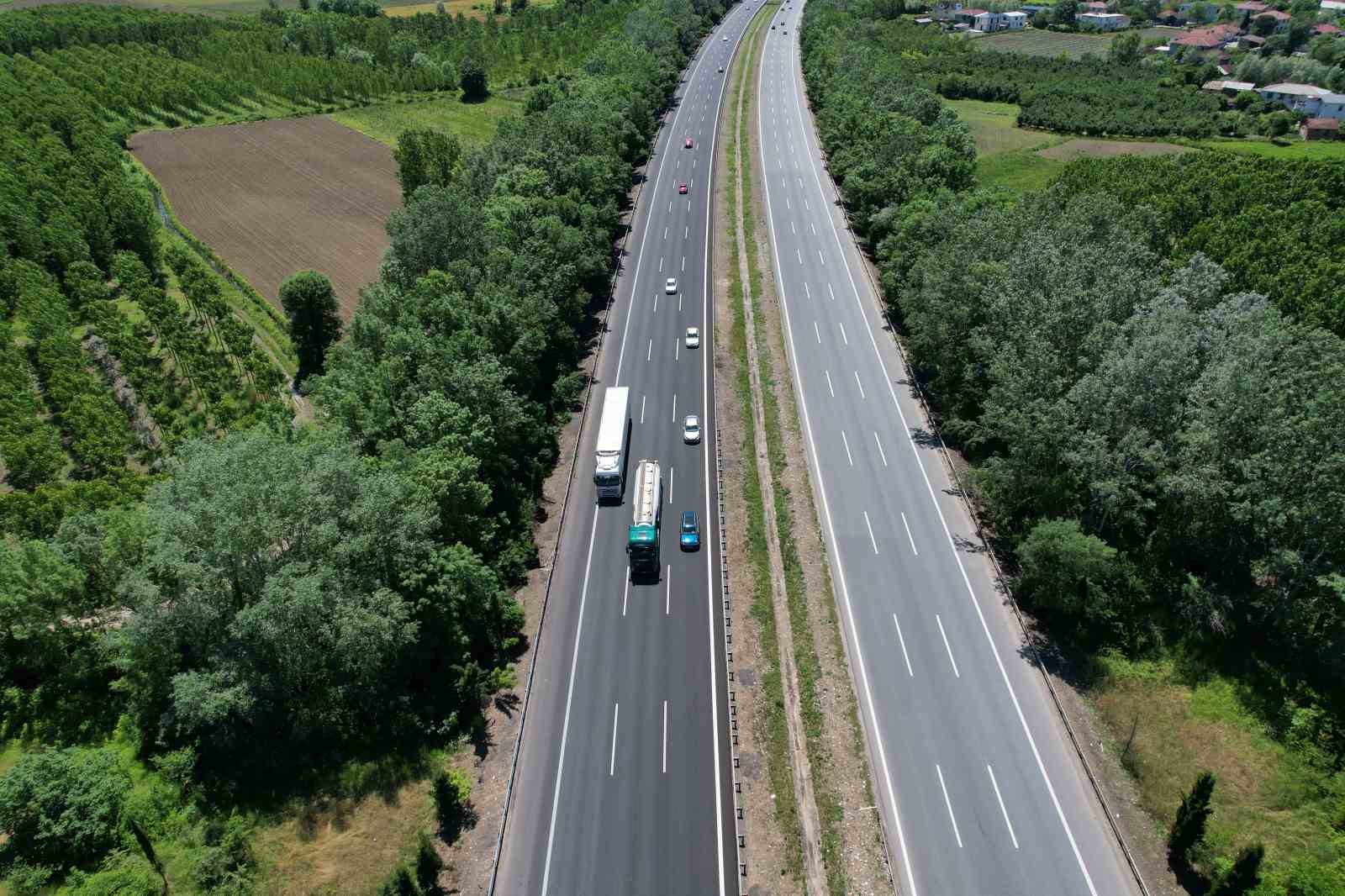anadolu otoyolu sakarya gecisinde trafik havadan goruntulendi 3 3ZCIaAGh