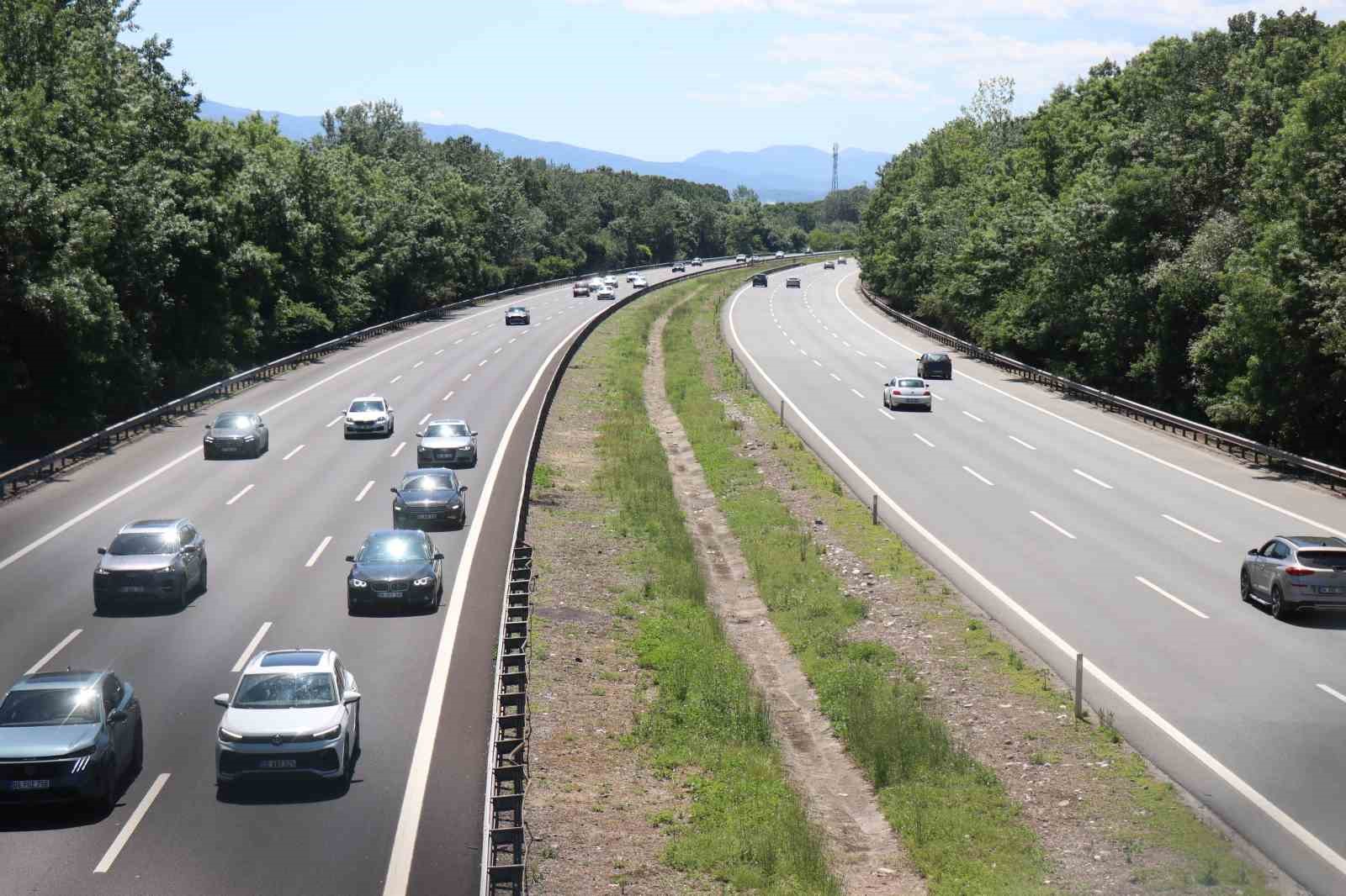 anadolu otoyolu sakarya gecisinde trafik havadan goruntulendi 5 7mZ9OVA2