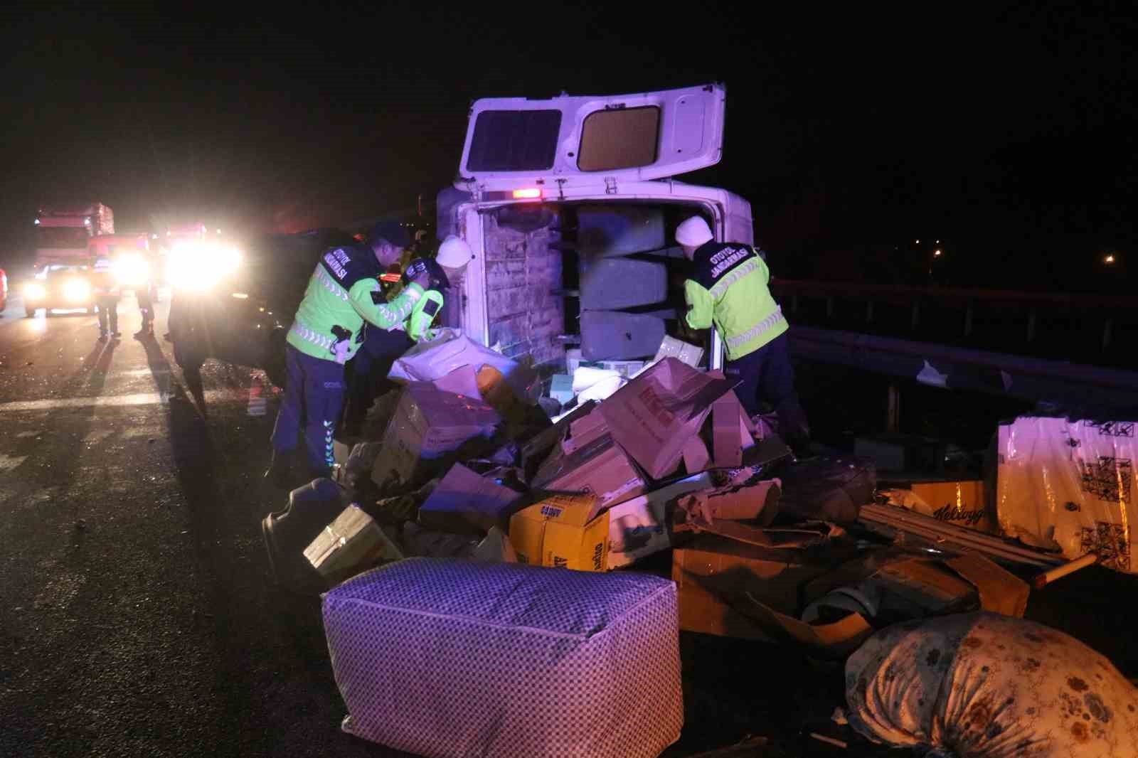 Anadolu Otoyolu’nda aynı istikamette giden otomobil ile minibüs çarpıştı: 1 ölü, 3 yaralı 6 anadolu otoyolunda ayni istikamette giden otomobil ile minibus carpisti 1 olu 3 yarali 2 Nf12TZia
