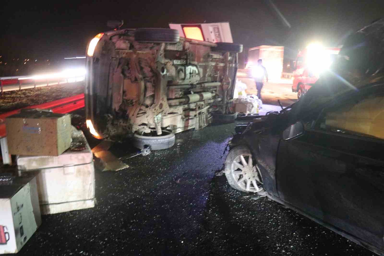 Anadolu Otoyolu’nda aynı istikamette giden otomobil ile minibüs çarpıştı: 1 ölü, 3 yaralı 9 anadolu otoyolunda ayni istikamette giden otomobil ile minibus carpisti 1 olu 3 yarali 5 e27aveNZ