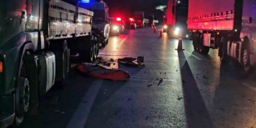 anadolu-otoyolunda-feci-kaza-genc-tir-soforu-lastik-degistirirken-baska-bir-tirin-altinda-kaldi-FIgtqfWi.jpg