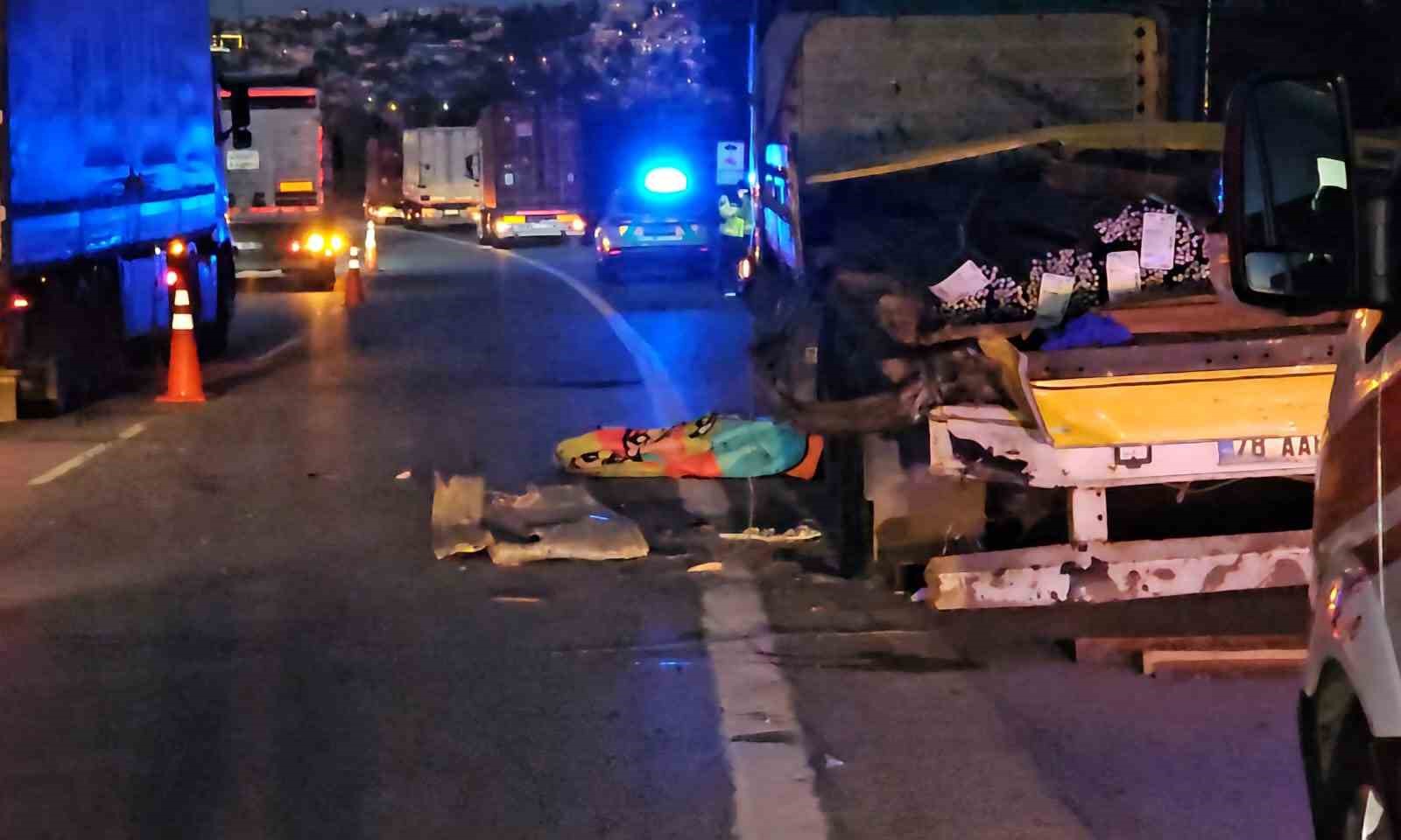 anadolu otoyolunda feci kaza genc tir soforu lastik degistirirken baska bir tirin altinda kaldi WwFeDbTa