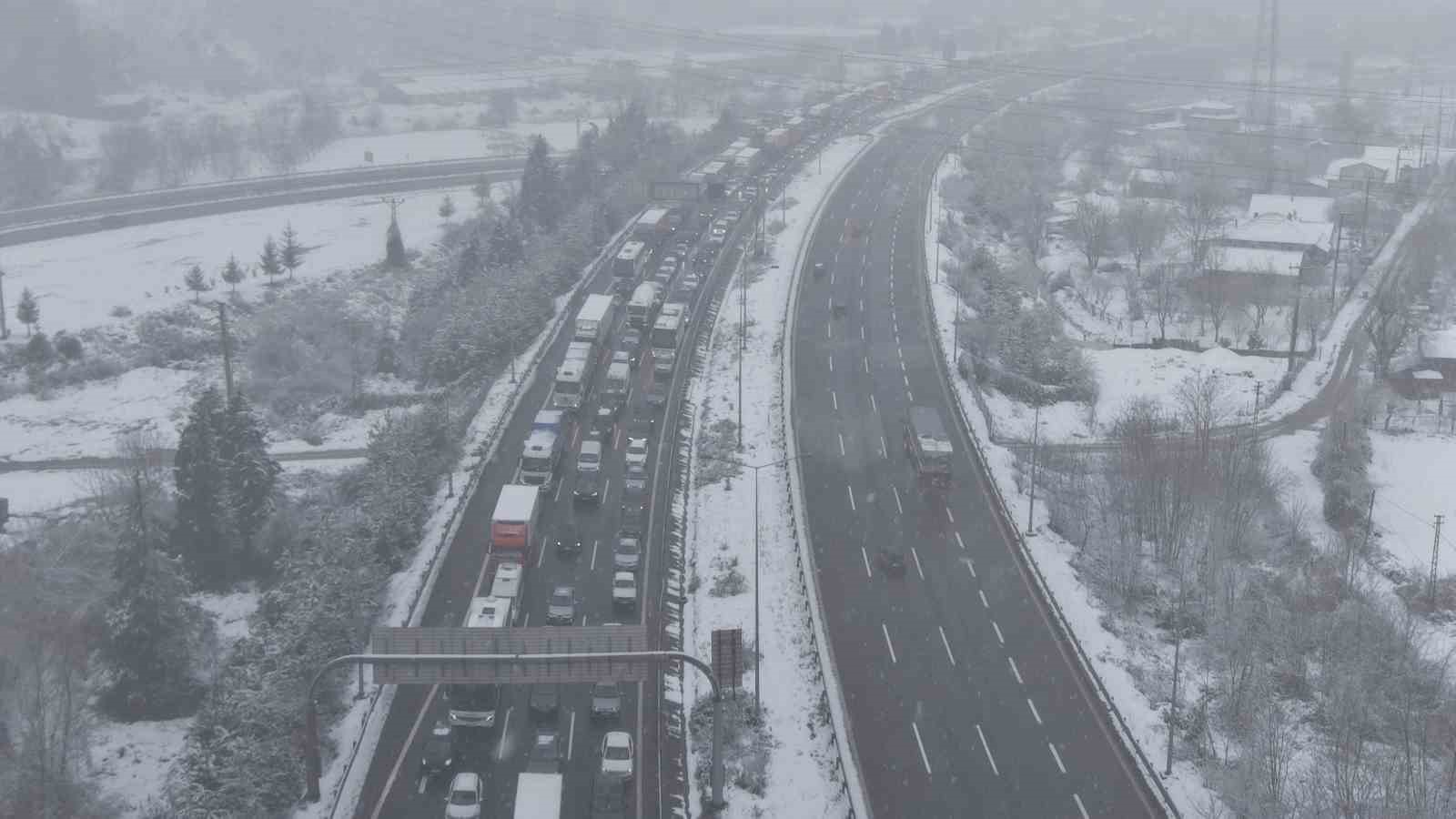 anadolu otoyolunda kontrollu gecis saglaniyor 2 yLbUSPdC