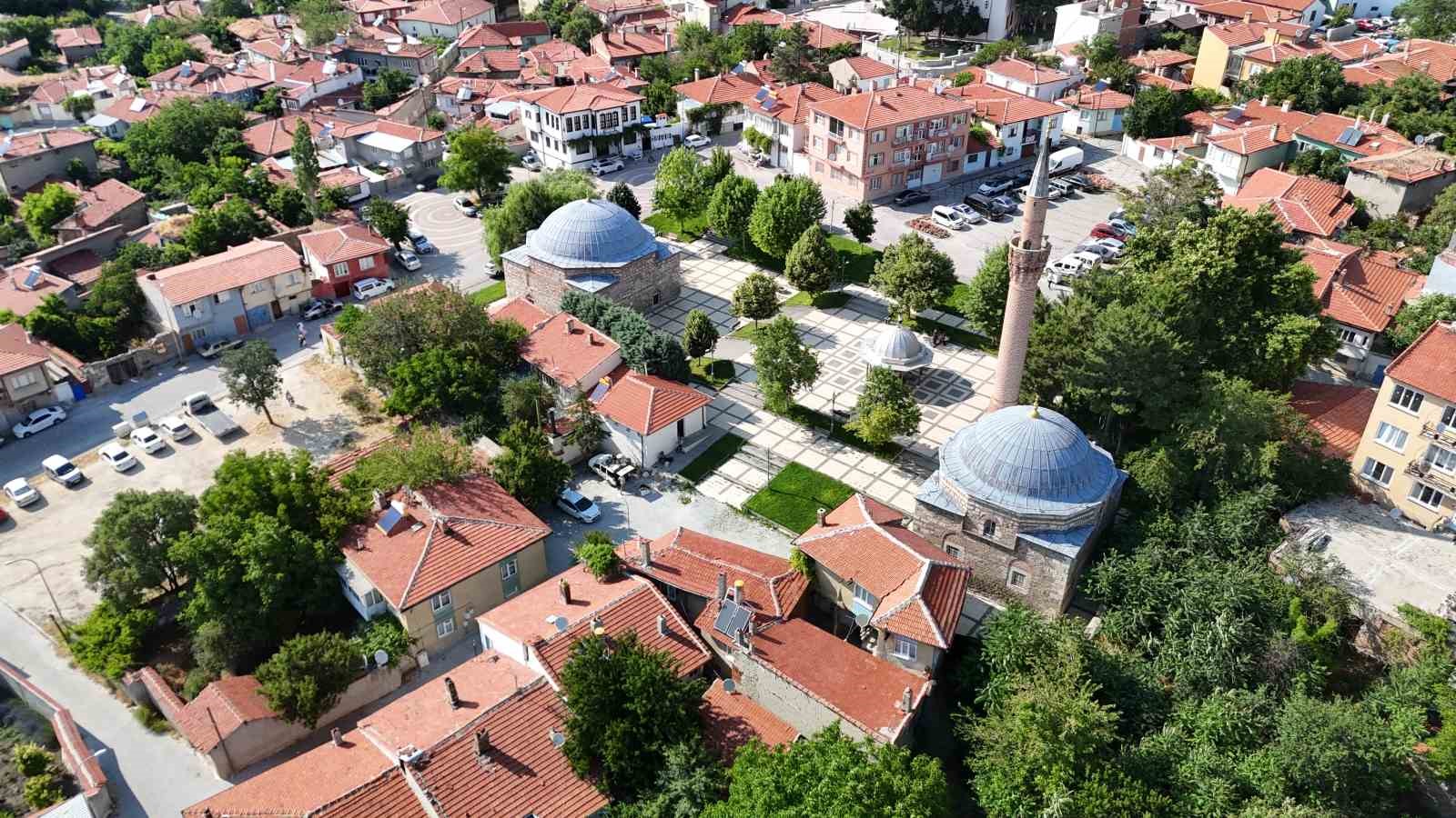 anadolu topraklarinin ilk kabe minyaturu 752 yasindaki bu camide 2 RZCJWlct