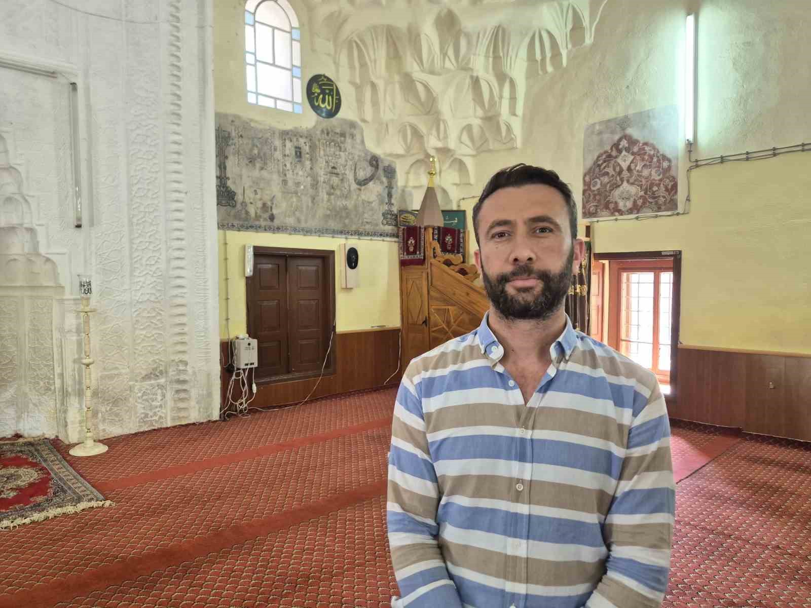 anadolu topraklarinin ilk kabe minyaturu 752 yasindaki bu camide 8 rppjgAqH