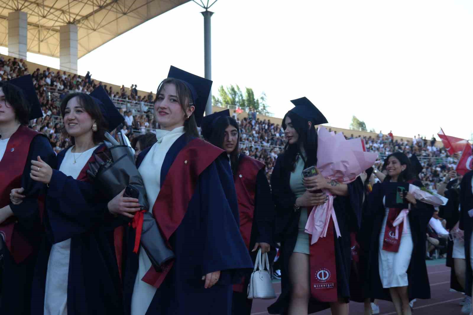 anadolu universitesinde mezuniyet coskusu 5 binden fazla ogrenci kep atti 6