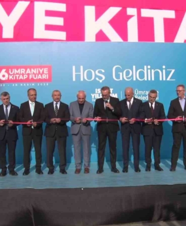anadolu-yakasinin-en-buyuk-kitap-fuari-kapilarini-umraniyede-kitapseverlere-acti-z1kvwUR5.jpg