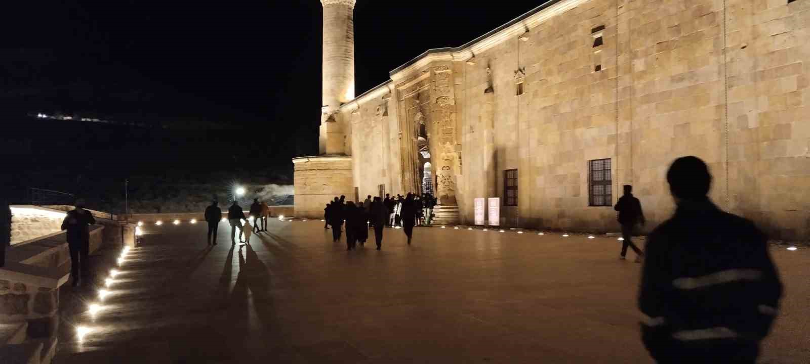 anadolunun el hamrasi kadir gecesinde doldu tasti 4 n38qeff7