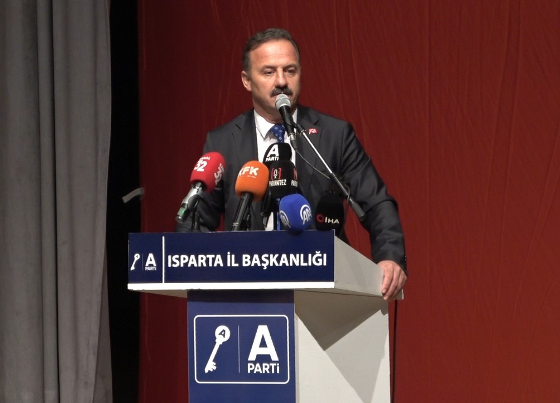 anahtar parti genel baskani agiralioglu kursude konusurken depreme yakalandi 4 qz4GK7Nu