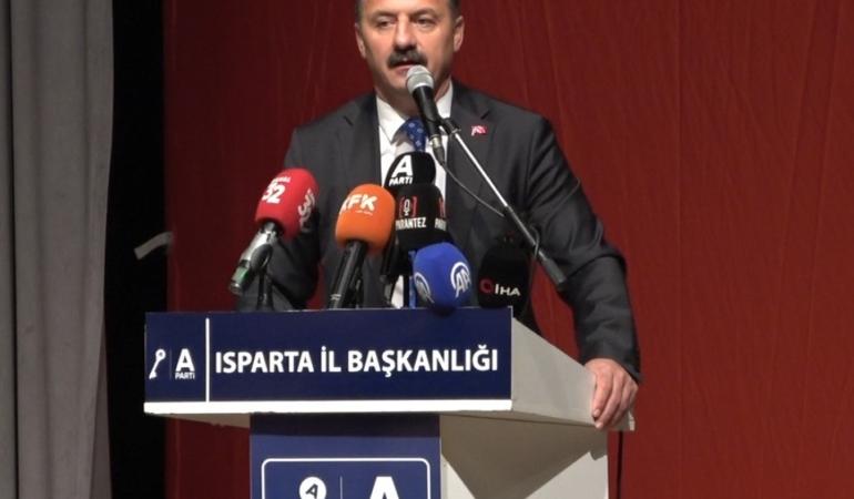 anahtar-parti-genel-baskani-agiralioglu-kursude-konusurken-depreme-yakalandi-lDUJ3jQ1.jpg