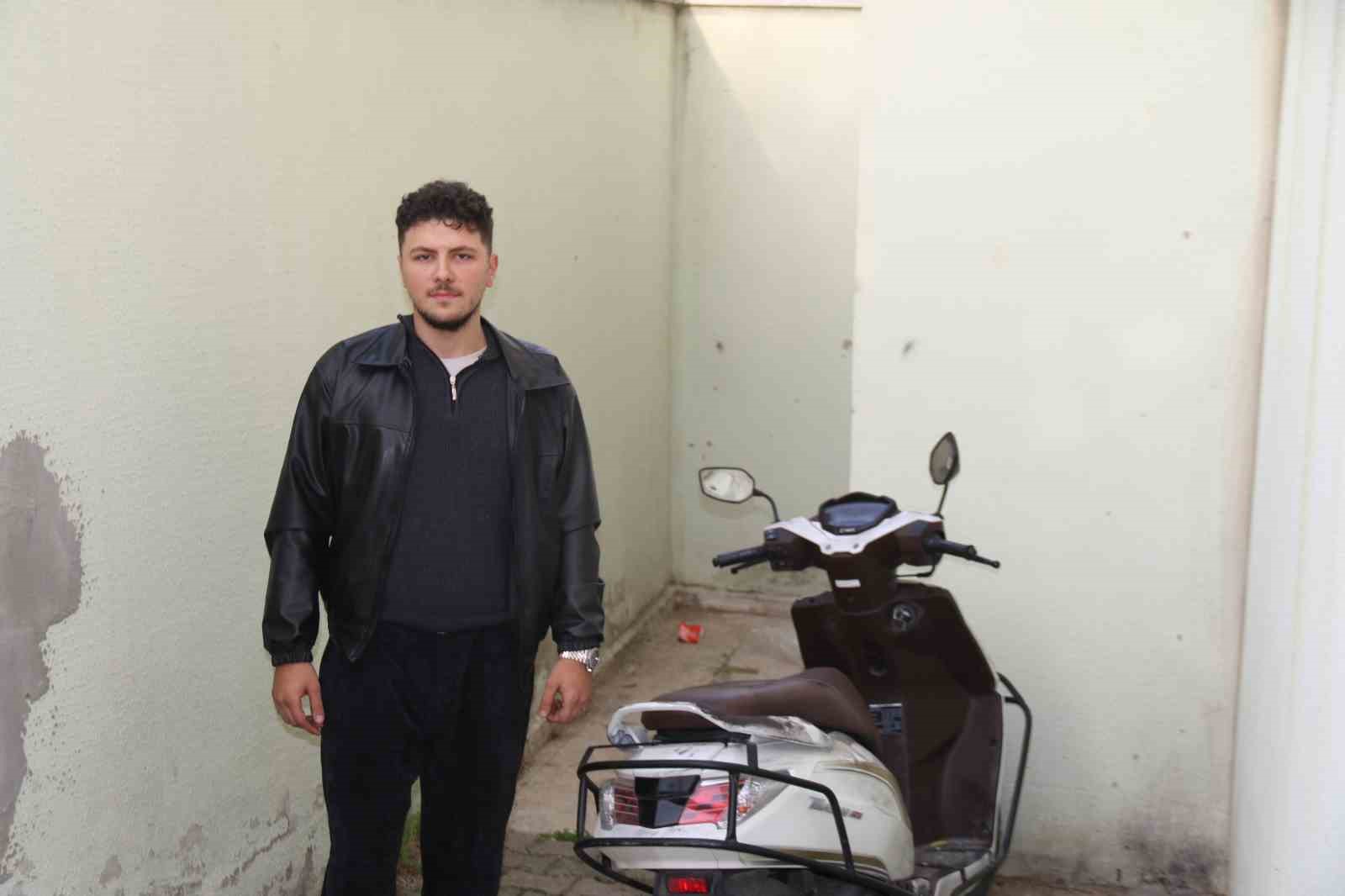 anahtari uzerinde birakilan motosikletin calinma ani kamerada 0