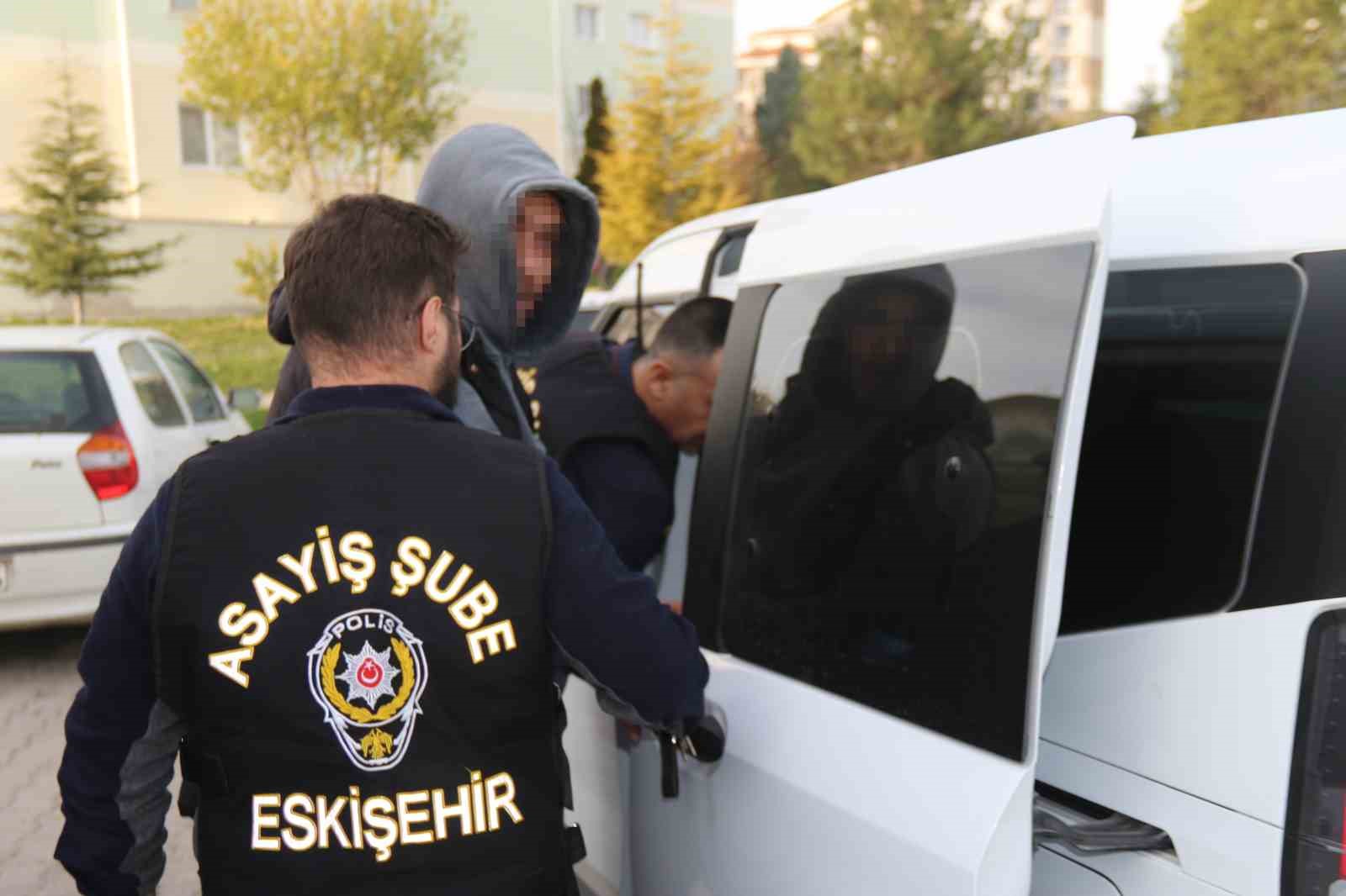 anahtari uzerinde birakilan motosikletin calinma ani kamerada 1 5twibu3E