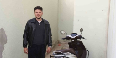 anahtari-uzerinde-birakilan-motosikletin-calinma-ani-kamerada-7Z2crwUk.jpg