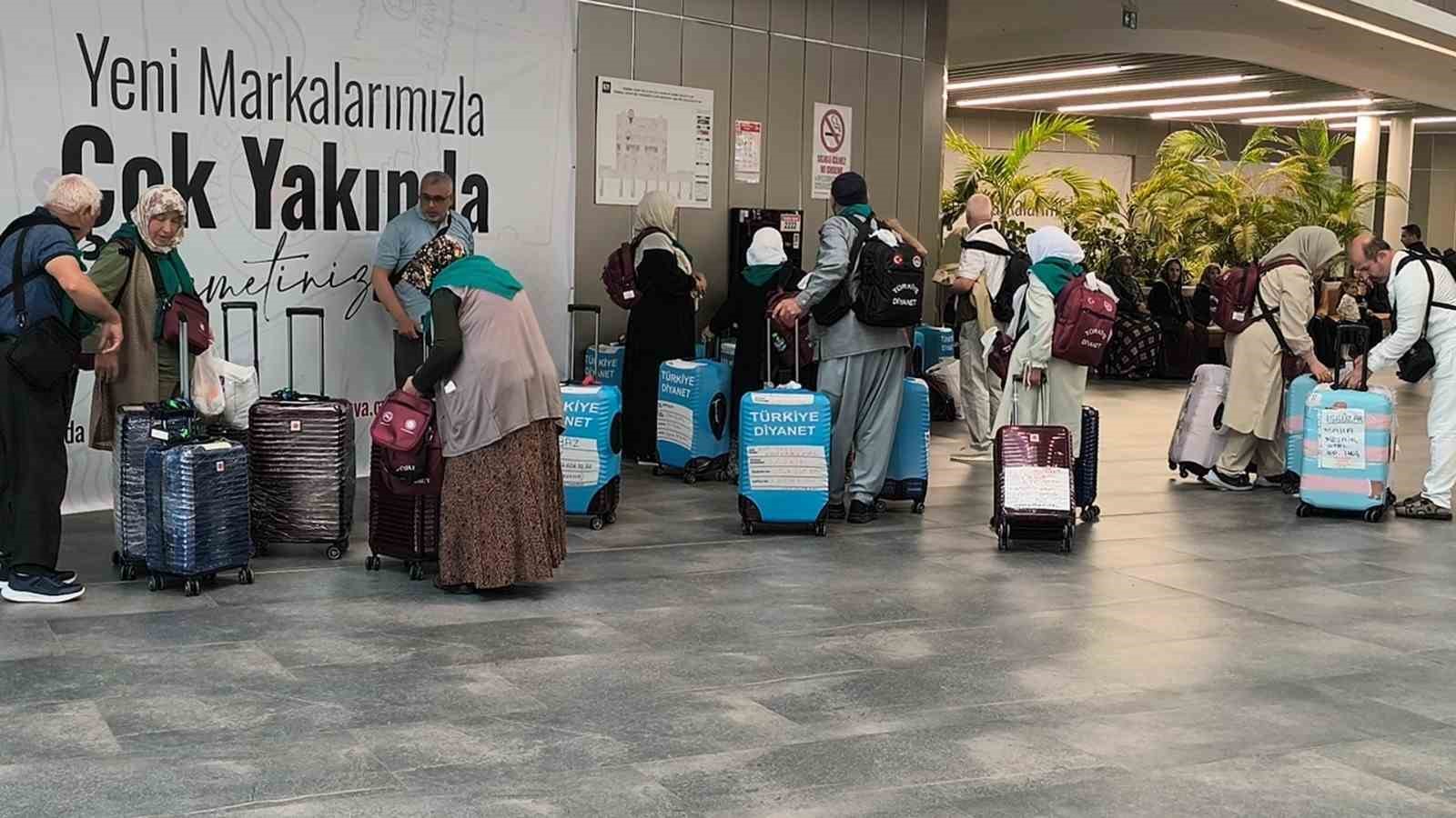 anamurlu haci adaylari dualarla kutsal topraklara ugurlandi 0 yNtKY5dB