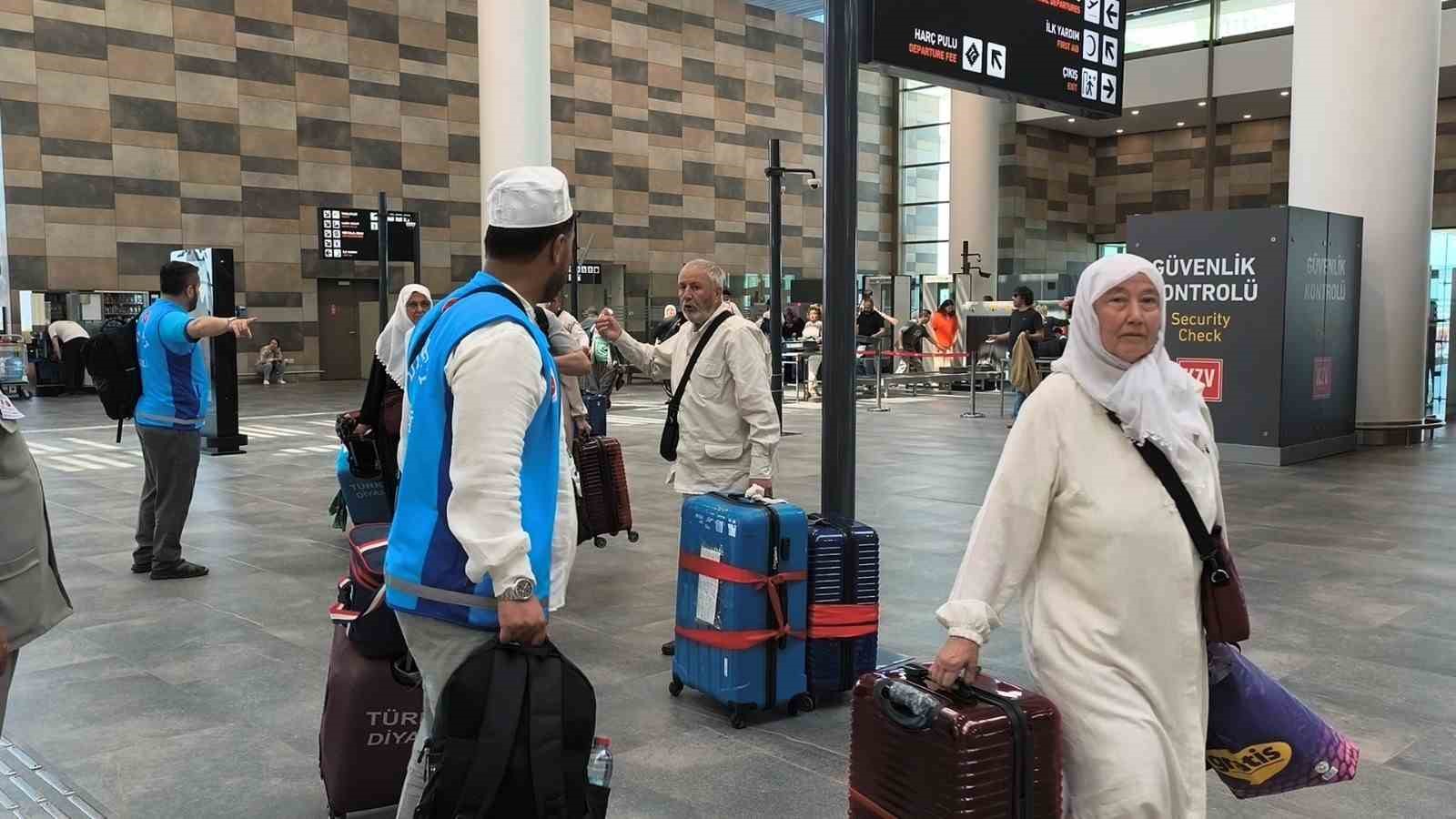 anamurlu haci adaylari dualarla kutsal topraklara ugurlandi 2 OB3Ob8LV