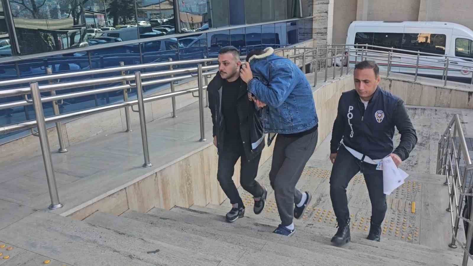 Anaokulu önünde kamyonetin ezdiği 4 yaşındaki Sarp toprağa verildi 4 anaokulu onunde kamyonetin ezdigi 4 yasindaki sarp topraga verildi 0 aOvnO7Qn