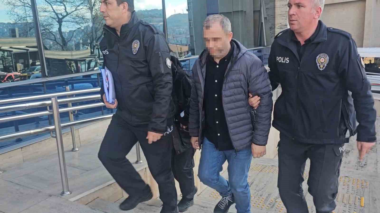 Anaokulu önünde kamyonetin ezdiği 4 yaşındaki Sarp toprağa verildi 5 anaokulu onunde kamyonetin ezdigi 4 yasindaki sarp topraga verildi 1