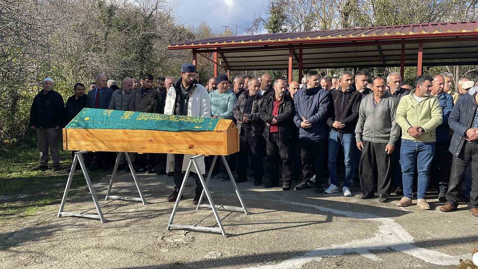 Anaokulu önünde kamyonetin ezdiği 4 yaşındaki Sarp toprağa verildi 7 anaokulu onunde kamyonetin ezdigi 4 yasindaki sarp topraga verildi 3 6CZLj1nZ