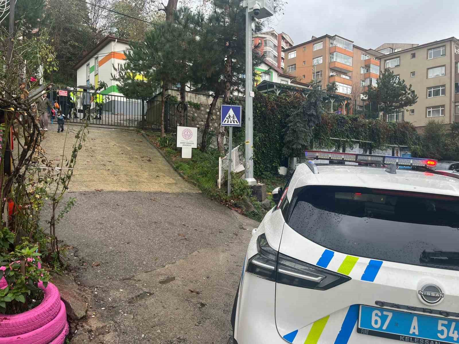 Anaokulu önünde kayan kamyonet 4 yaşındaki çocuğun ölümüne yol açtı 4 anaokulu onunde kayan kamyonet 4 yasindaki cocugun olumune yol acti 0 1YbdNHiM